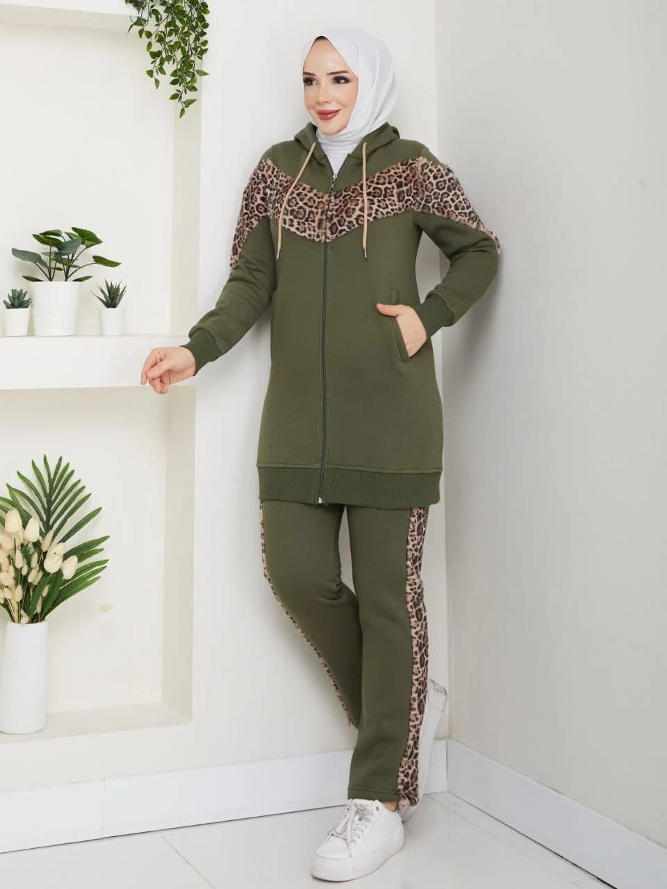 Women's 2-piece set /طقم نسائي من قطعتين